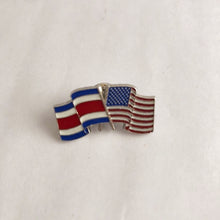 Cargar imagen en el visor de la galería, Pin with flags of Costa Rica and the United States
