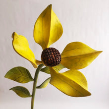 Cargar imagen en el visor de la galería, Sunflower flower carved in wood
