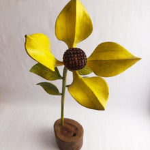 Cargar imagen en el visor de la galería, Sunflower flower carved in wood
