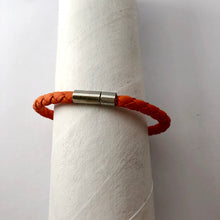 Cargar imagen en el visor de la galería, Love Woven Leather Bracelet
