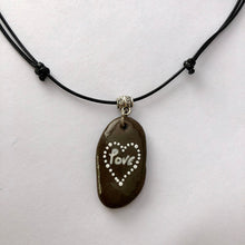 Load image into Gallery viewer, Necklace with love sea stone
