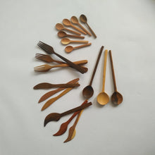 Load image into Gallery viewer, Cutlery sets made of fine wood
