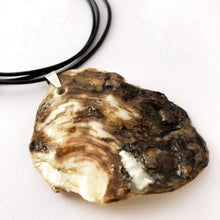 Load image into Gallery viewer, Sea oyster necklace with pearl
