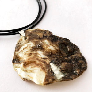 Sea oyster necklace with pearl