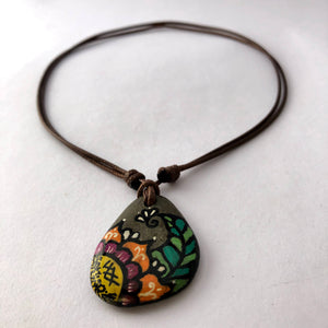 Necklace with flowers painted in sea stone